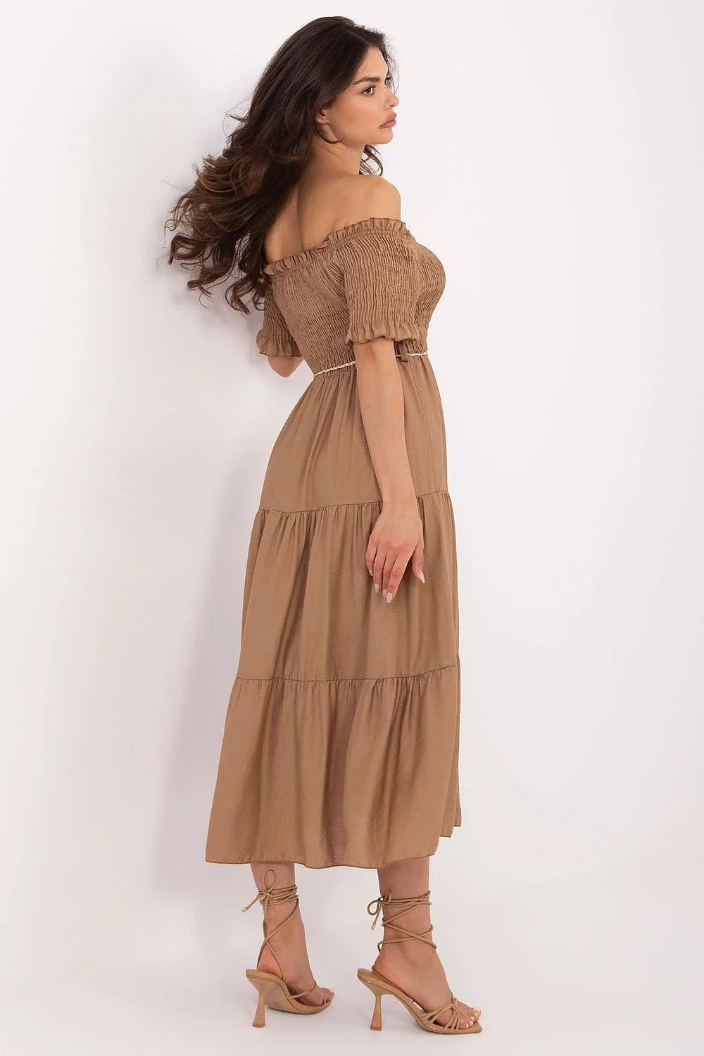 Robe bohème élégante manches courtes col Bardot ceinture tressée couleur brun clair femme occasionnels