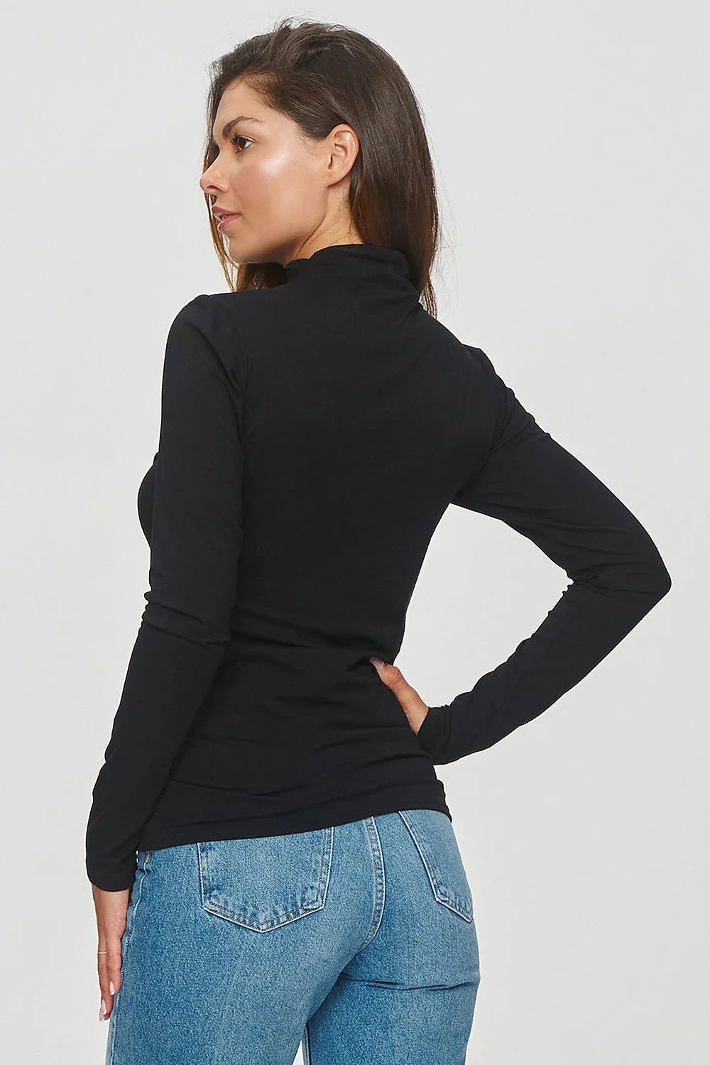 chemisier Makadamia viscose manches longues col roulé coupe ajustée longueur hanches extensible doux léger minimaliste polyvalent noir élégant