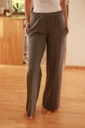 Pantalon femme gris foncé taille haute jambes larges jersey coton élasthanne style décontracté élégant poches latérales taille élastiquée coupe droite élégance intemporelle confort optimal mode féminine