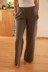 Pantalon femme gris foncé taille haute jambes larges jersey coton élasthanne style décontracté élégant poches latérales taille élastiquée coupe droite élégance intemporelle confort optimal mode féminine