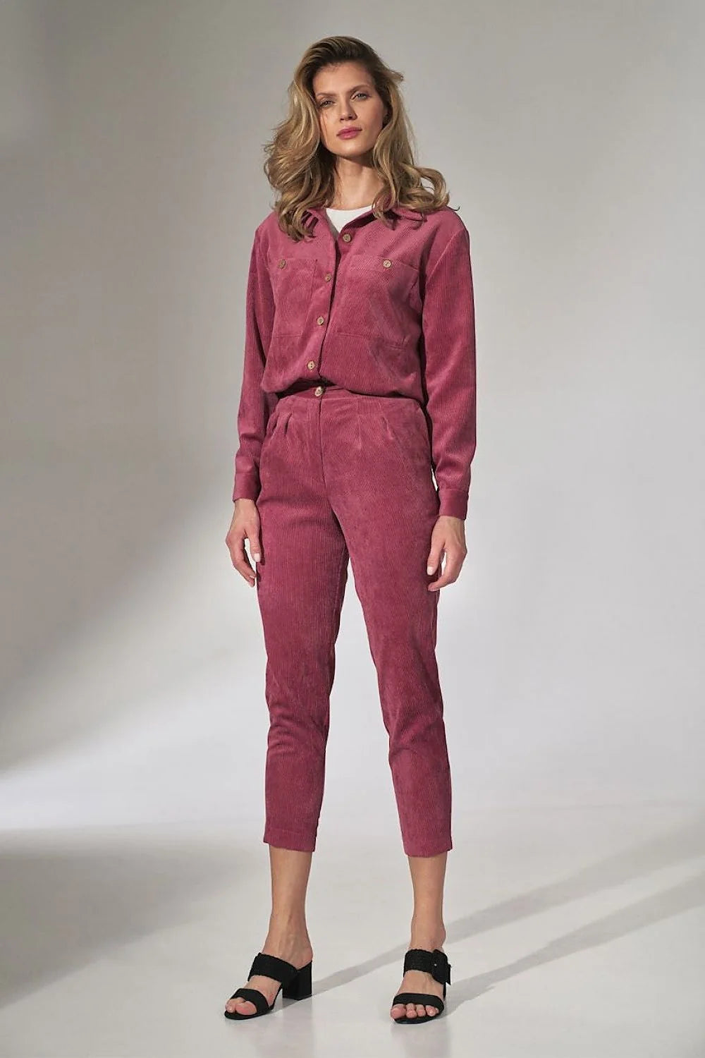 Pantalon femme velours côtelé taille haute élégant moderne magenta confort style chic décontracté