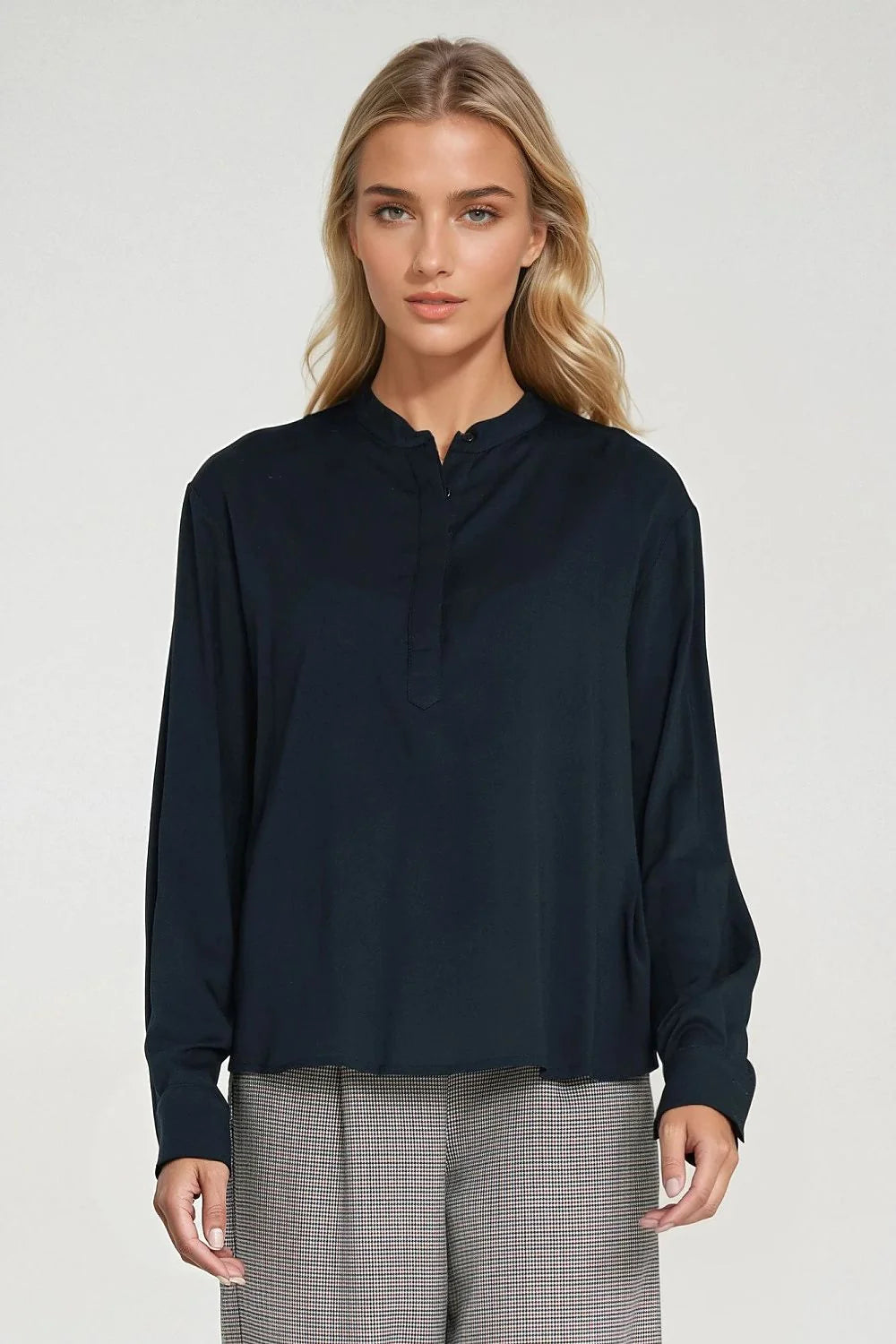 chemisier femme oversize viscose légère confortable col mao manches longues poignets boutonnés boutonnage caché coupe fluide bleu marine