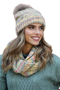 Ensemble bonnet écharpe tubulaire maille mélange laine acrylique pompon fausse fourrure couleurs pastel mode hiver femme chaud confortable