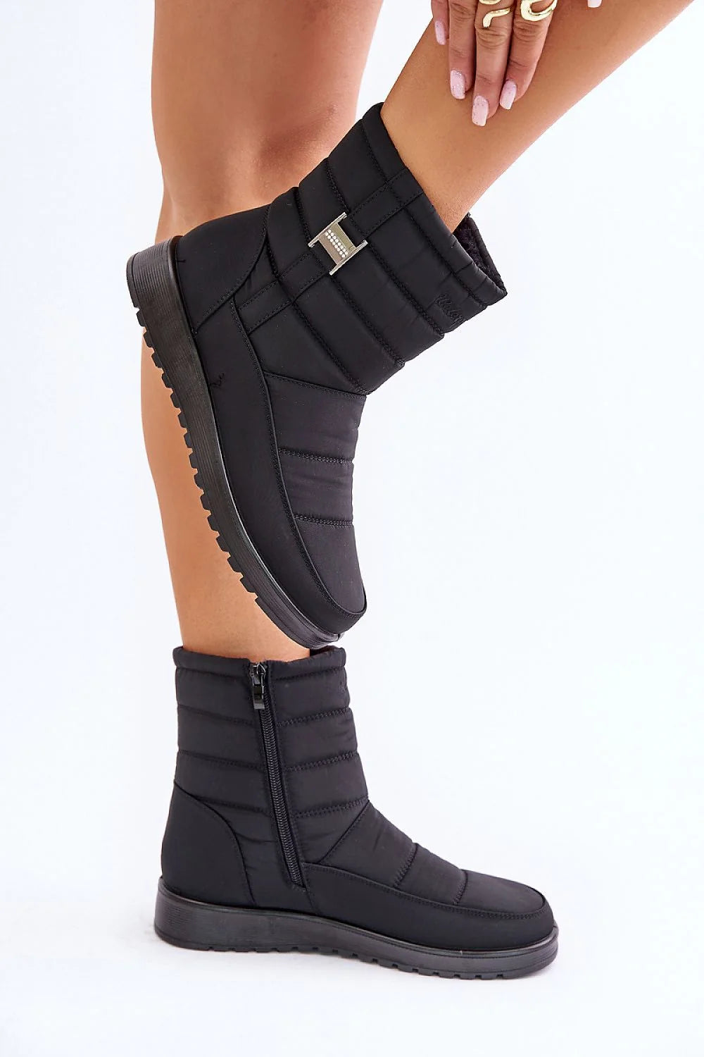 Bottes de neige femmes style moderne confort protection froid automne hiver matière textile doublure fourrure semelle caoutchouc fermeture glissière talon renforcé