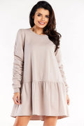 Robe de jour moderne élégante robe ample manches longues encolure ronde ourlet volanté beige nude coton elasthanne femme