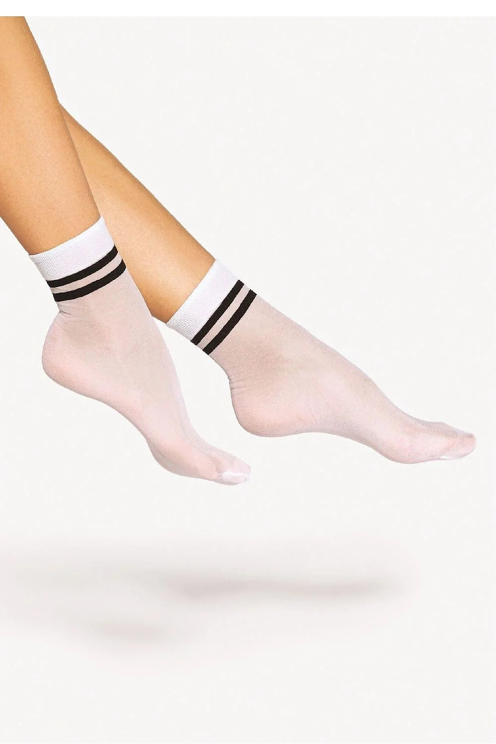 Chaussettes hautes élégantes pour femmes, style moderne, couleur blanche transparente, motif rayures noires horizontales, coupe cheville, matériau synthétique résistant, confortable et durable