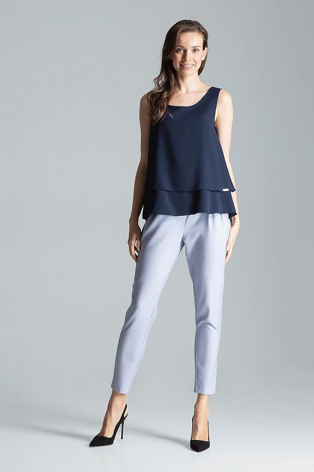 Haut élégant sans manches en polyester bleu marine coupe fluide superposition tissu femme moderne