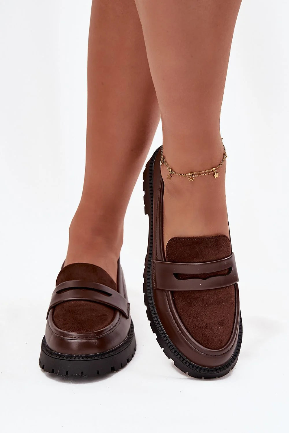 mocassins femme marron foncé simili cuir empiècement suède bout arrondi slipon semelle crantée caoutchouc antidérapante talon bas confortable