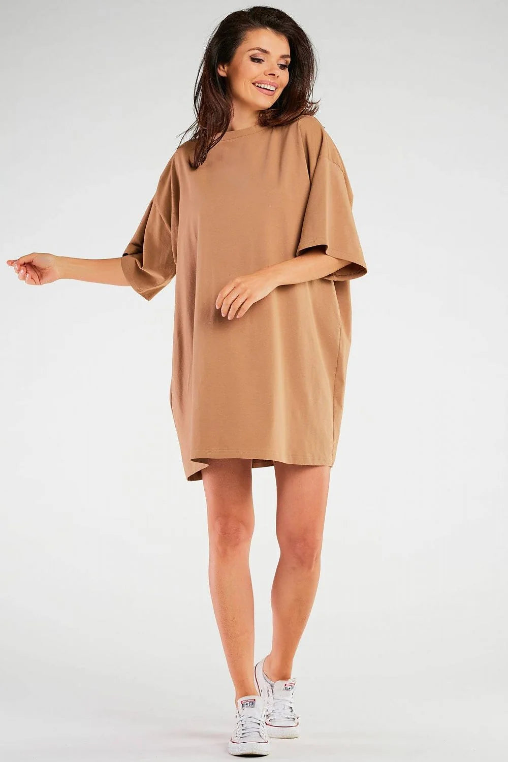 robe tunique oversize camel coupe droite ample ourlet asymetrique dos manches mi longues col rond jersey coton lycra confortable Pologne