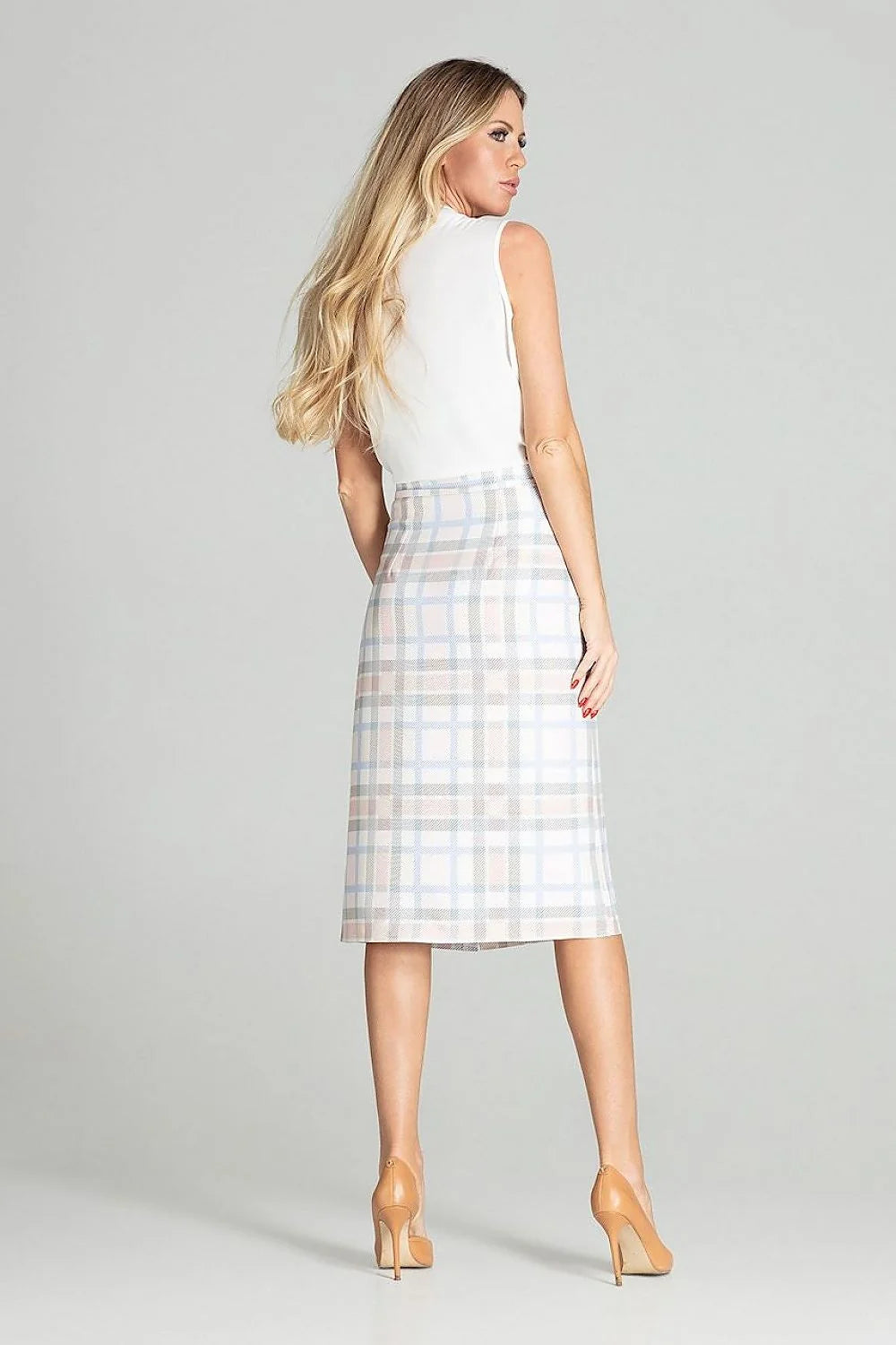 Jupe midi élégante en tissu léger bleu clair avec boutons dorés et ceinture nouée