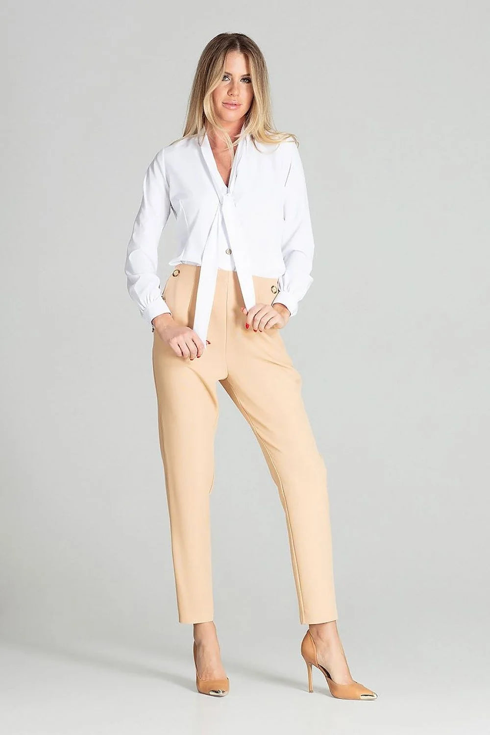 Chemise blanche polyester manches longues élégante boutons dorés style professionnel femme active garde-robe essentielle