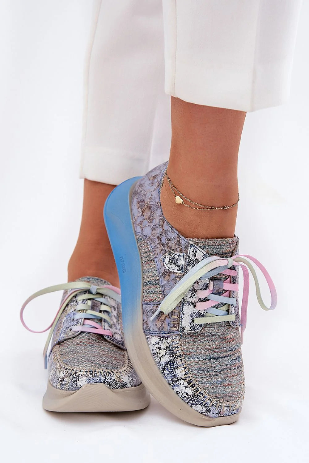 Chaussures basses pour femmes design moderne couleurs vibrantes matériau mixte confort occasion quotidienne tendances