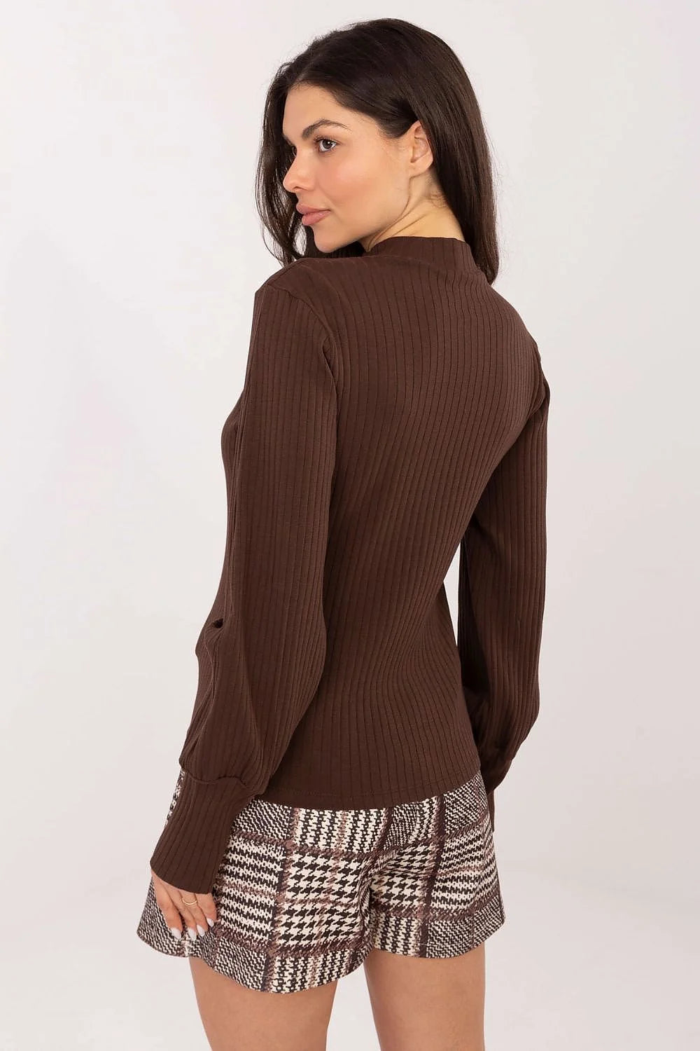 chemisier femme élégant décontracté côtelé marron chocolat col montant manches longues poignets larges effet bouffant coupe ajustée coton élasthanne extensible