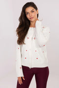 gilet cardigan femme maille douce blanche coupe droite longueur hanches manches longues fermeture boutonnée boutons recouverts motif cœurs rouges brodés