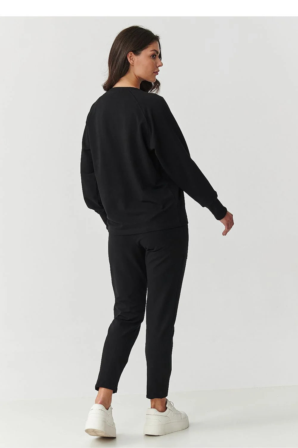ensemble survêtement femme deux pièces noir sweatshirt pantalon jogger taille élastique chevilles resserrées molletonné coton élasthanne confortable décontracté