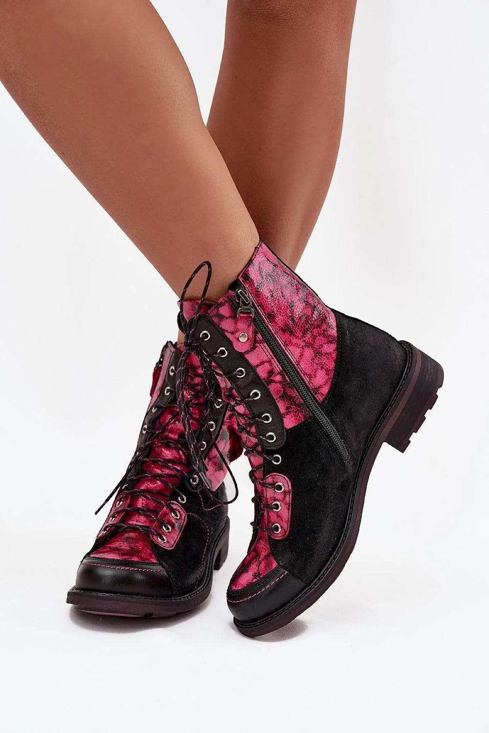 bottines femme Maciejka cuir naturel suède noir effet python fuchsia montante cheville rangers lacets oeillets applique fleur semelle crantée antidérapante