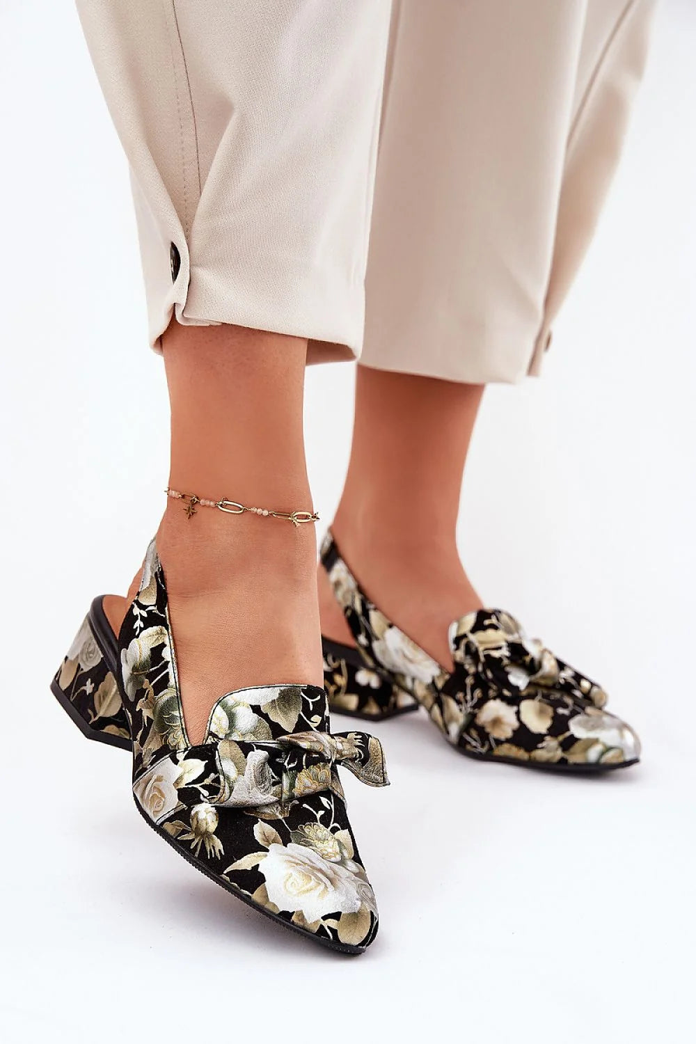 escarpins slingbacks femme talons bas carrés brocart jacquard noir floral crème doré satiné velouté bout pointu bride ouverte nœud décoratif