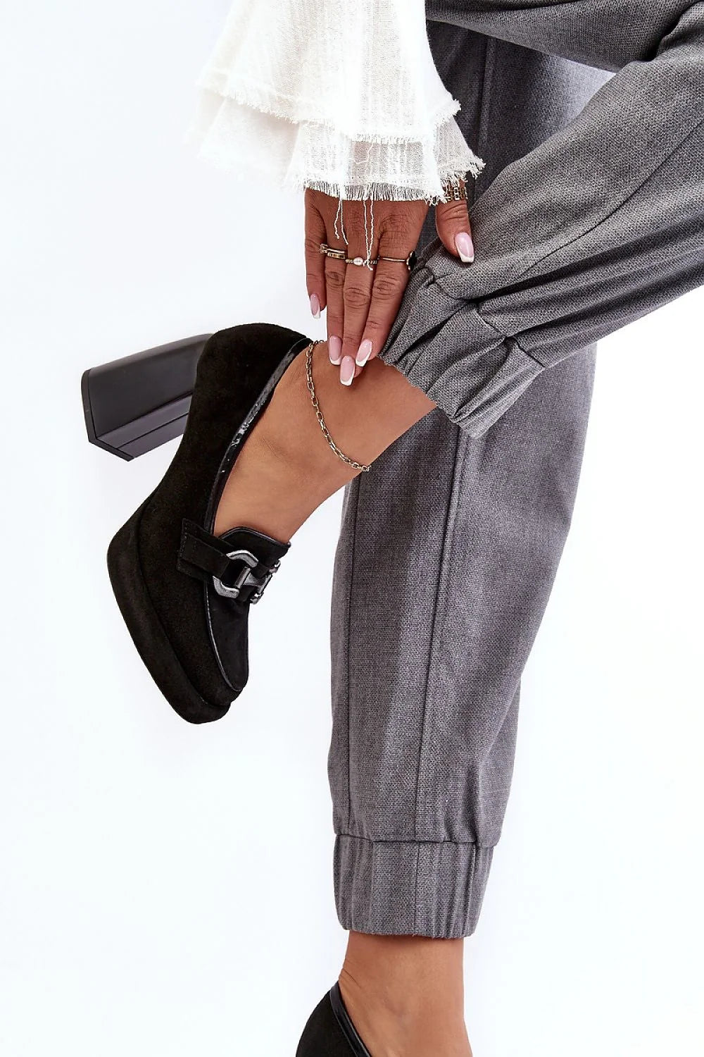 escarpins talonlarge talonbloc talonhaut plateforme2cm boutarrondi cuir naturel semelle cuir souple semelleexterieure renforcee noir sophistiqué chic boucleargentee liseréverni