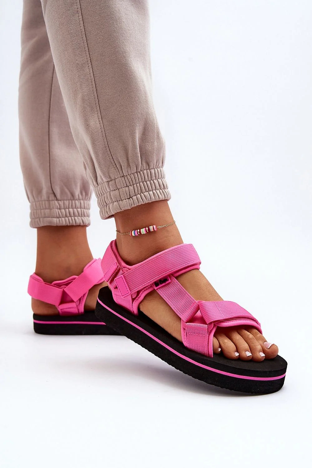 Sandales femmes design sportif moderne couleur rose vif ajustables Velcro semelle caoutchouc amorti 3 cm plateforme tissu été