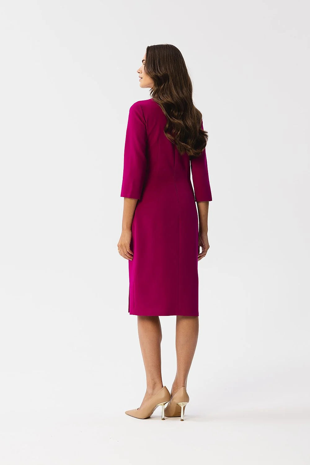 robe midi fourreau magenta coupe crayon ajustée manches trois quarts encolure bateau fente avant crêpe structurée minimaliste élégante