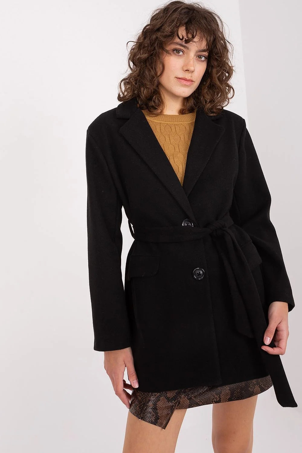 Manteau élégant pour femme coupe droite structurée manches longues ceinture incluse couleur noire tissu laineux polyester doublure confortable