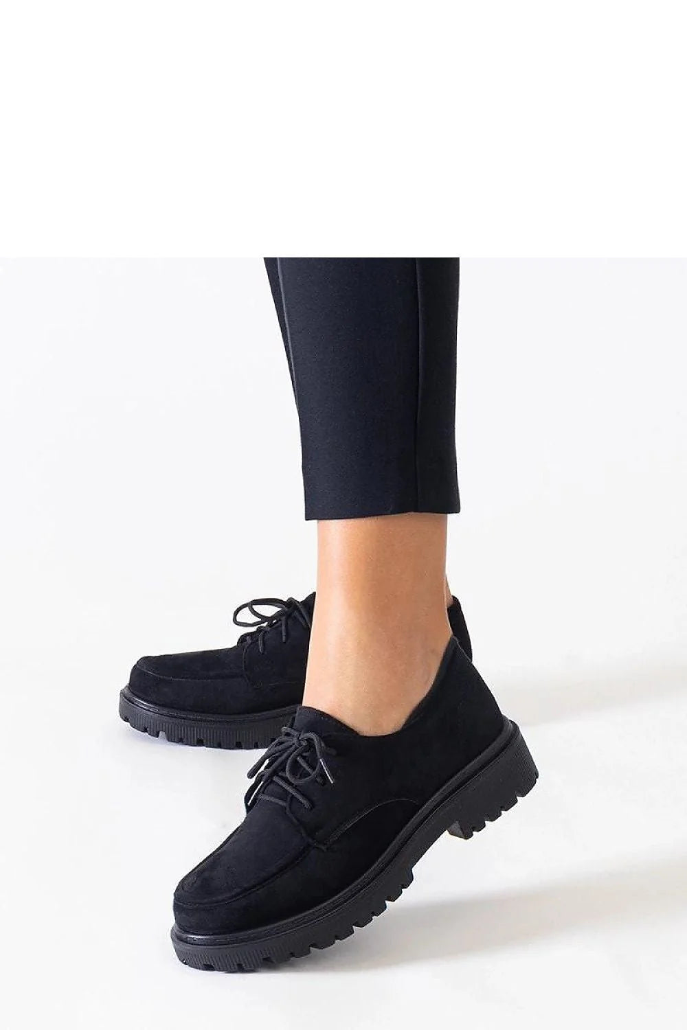 Chaussures basses pour femme en suède noir design moderne décontracté coupe derby lacets noirs semelle caoutchouc