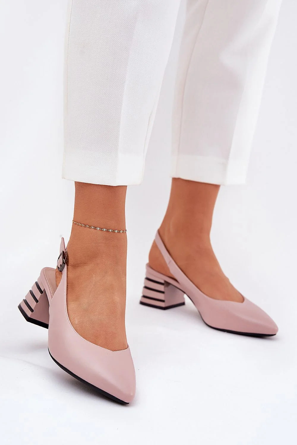 Sandales à talons élégantes style classique moderne cuir écologique boucle métallique confort occasion spéciale soirée femme