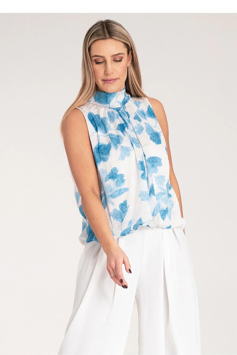 Chemisier sans manches fleuri en polyester 100% style élégant col montant motif floral bleu et blanc femme