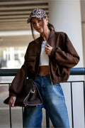 bomber suédine marron chocolat court boxy oversize fermeture zippée métallique col cheminée base élastiquée manches bouffantes poches plaquées rabat polonaise