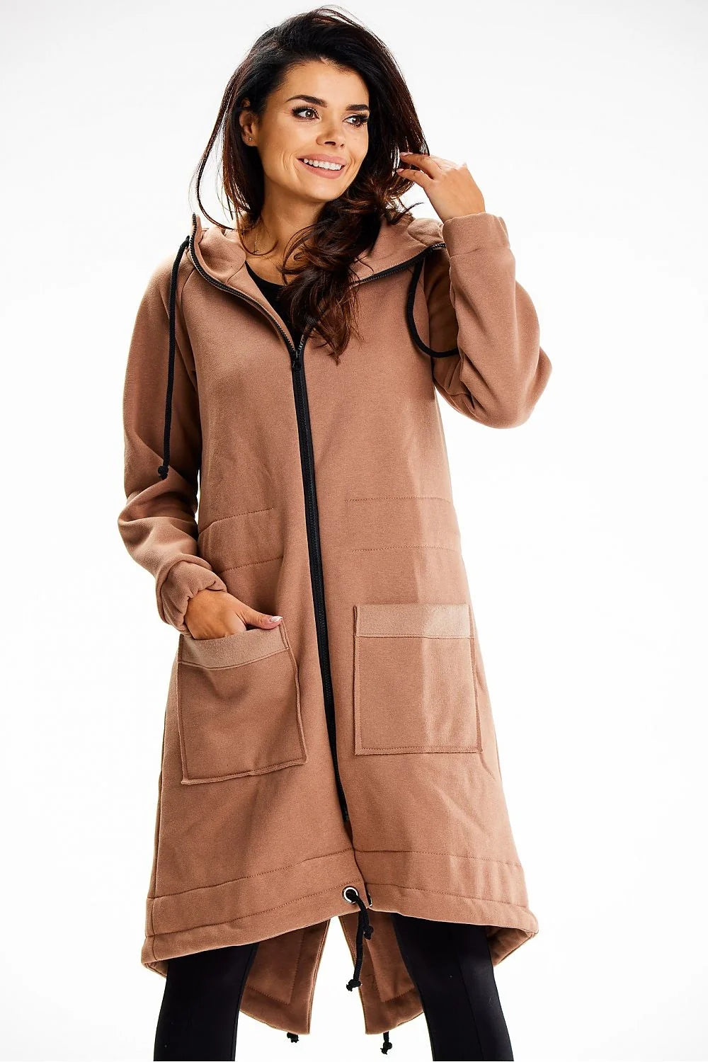 Manteau femmes style décontracté moderne couleur brun clair longueur mi-cuisses capuche poches larges fermeture éclair noire