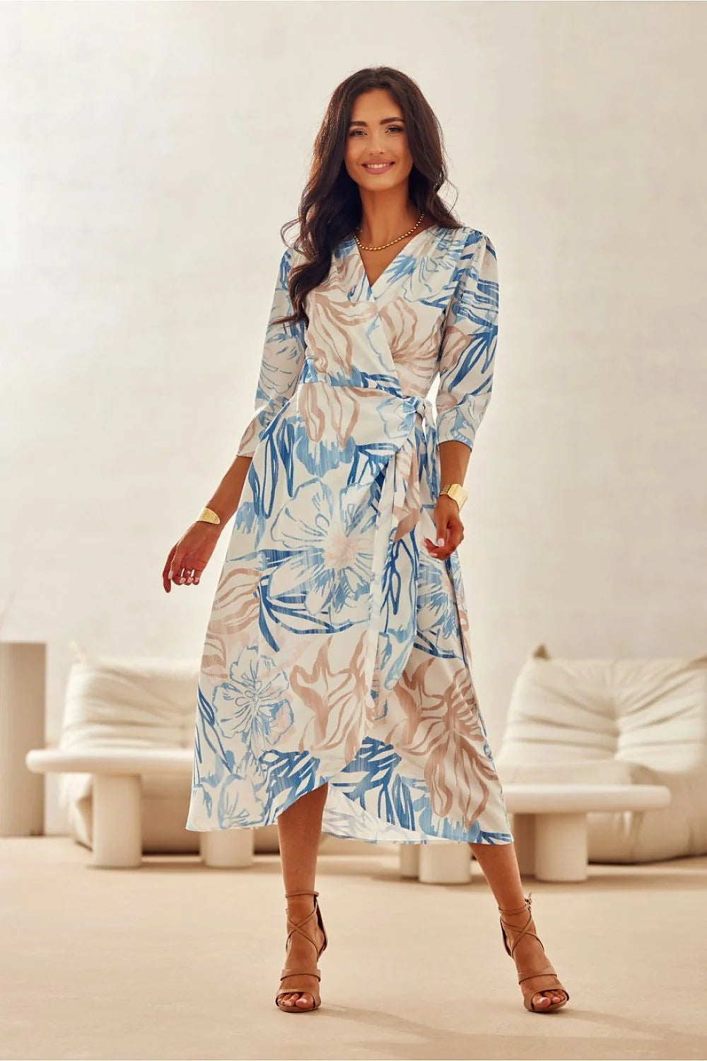 Robe de jour portefeuille style floral motifs fleurs bleu pastel beige tissu léger coton polyester femme mi-mollet V-neck manches 3/4