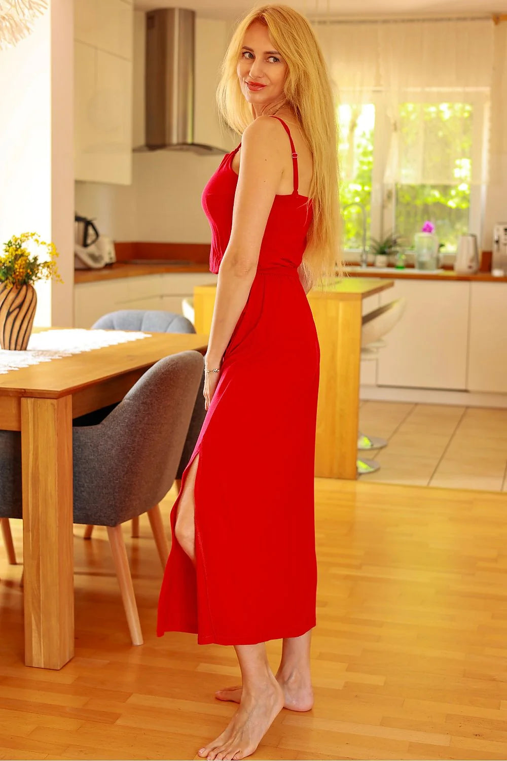 robe longue femme rouge vif fluide viscose bretelles fines taille cintrée ceinture élastique nouée fente latérale