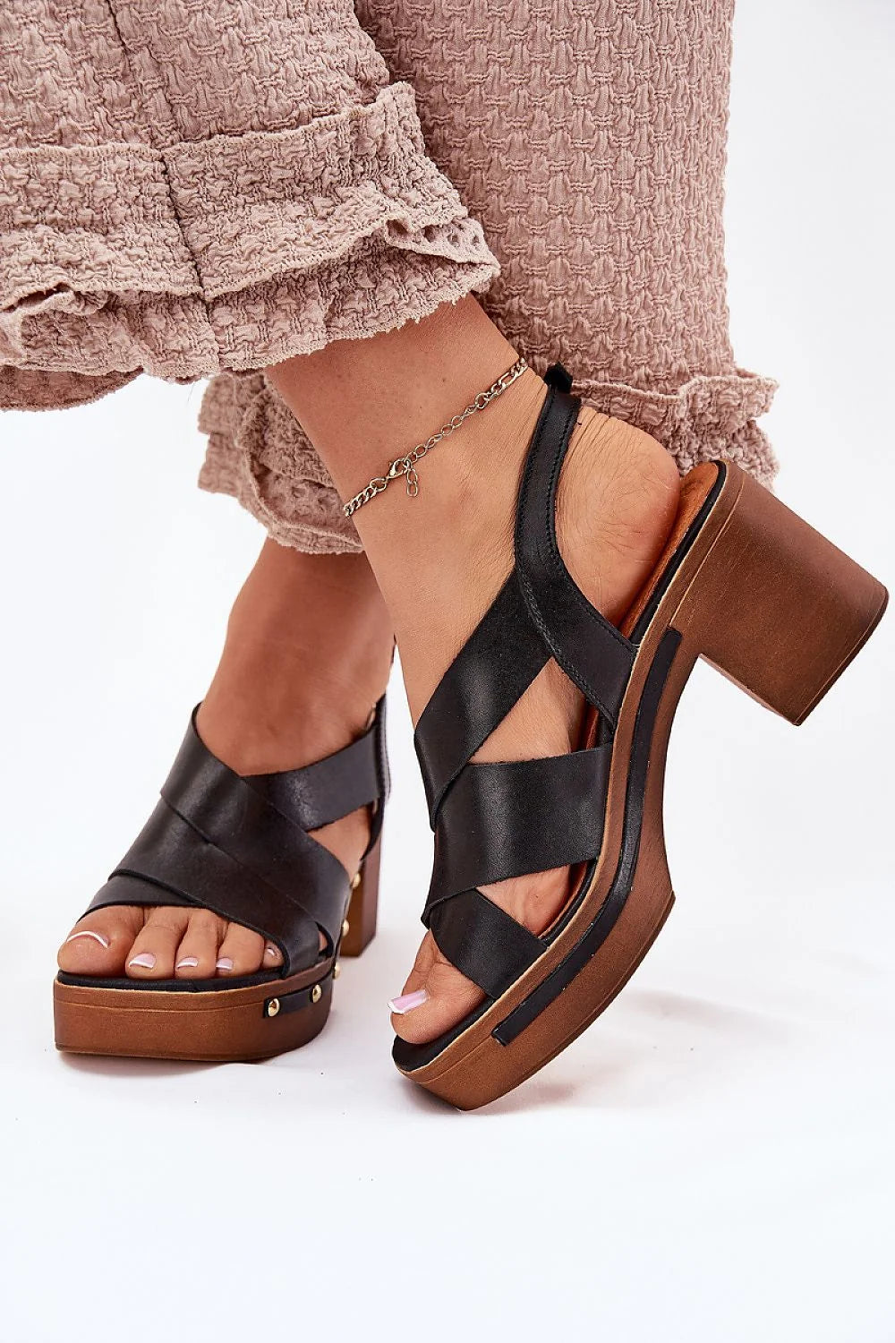 Sandales à talons en cuir naturel design croisé style bohème chic pour femmes occasions spéciales