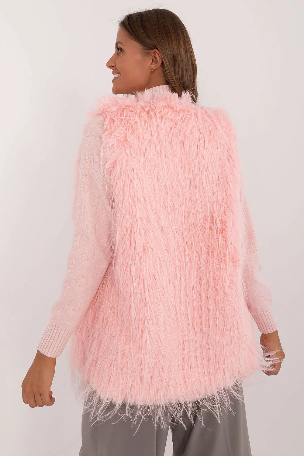 Gilet fourrure femmes style moderne couleur rose matière douce confortable froid élégant casual tendance porté quotidien