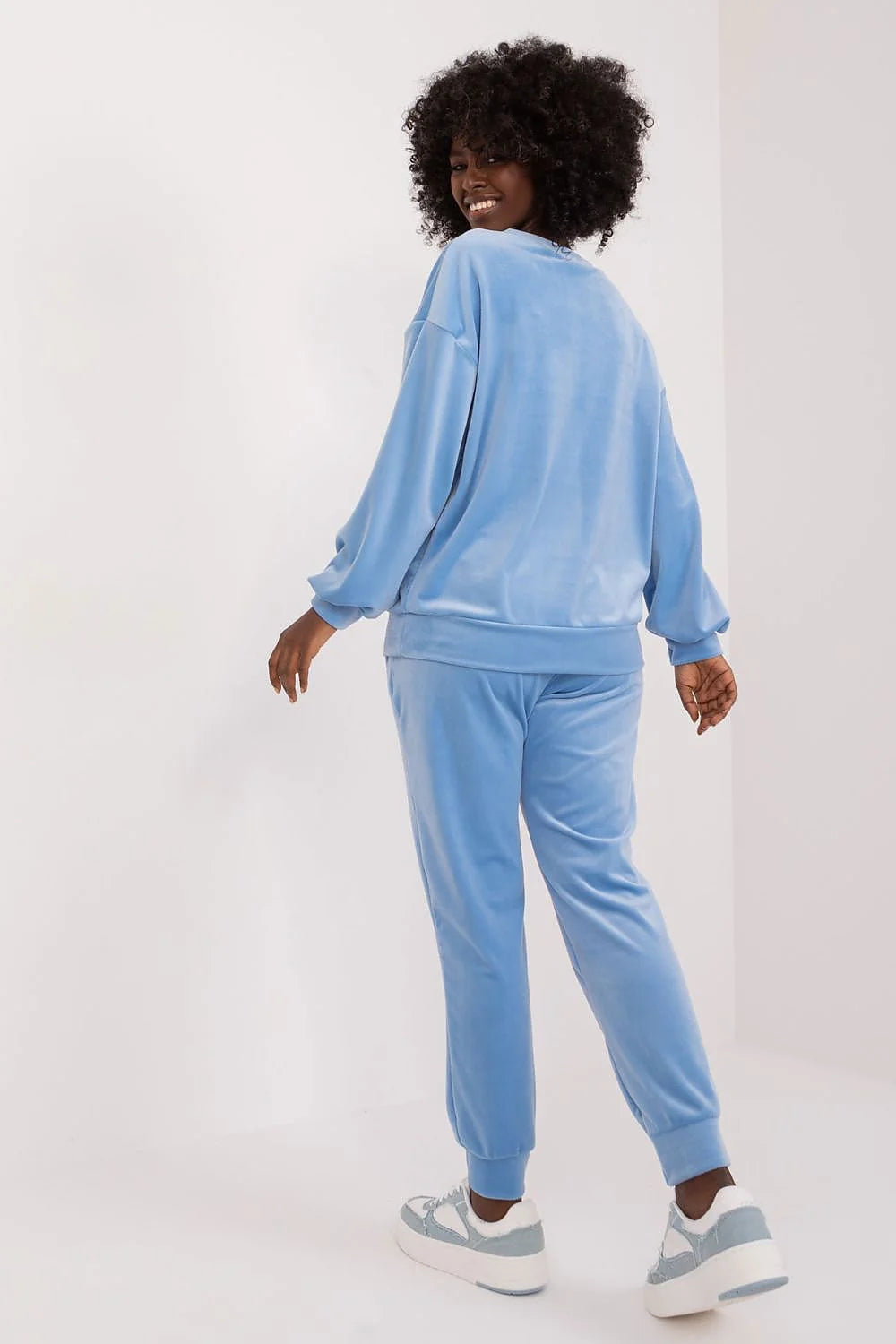 ensemble velours femme sweat oversize jogging taille haute poches latérales manches longues encolure ronde imprimé floral bleu ciel appliqués fleurs