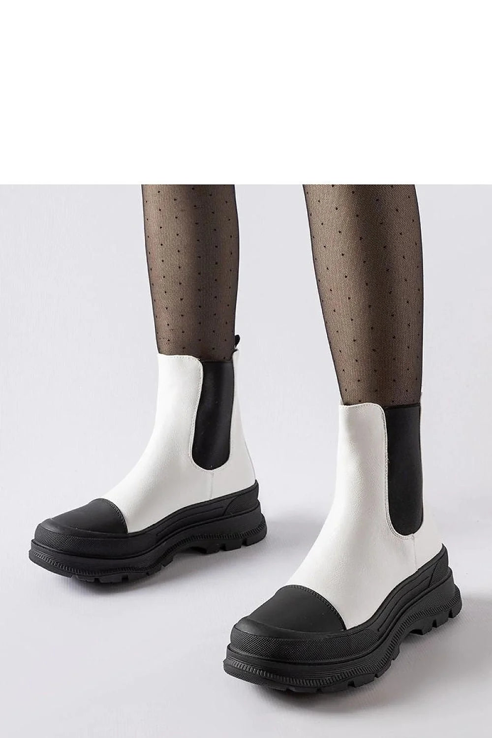 bottines femme chelsea montante cheville bicolore blanc noir cuir synthétique lisse empiècements élastiques latéraux bout renforcé