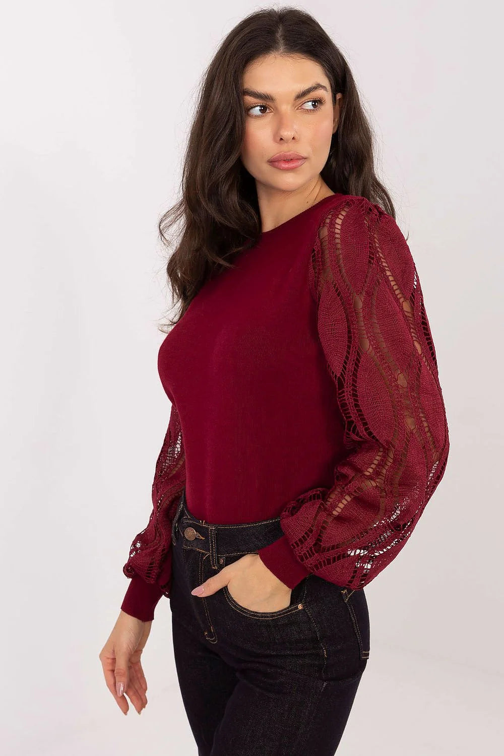 pull femme bordeaux col rond manches longues bouffantes ajourées crochet poignets côtelés maille fine viscose polyester confortable durable coupe droite