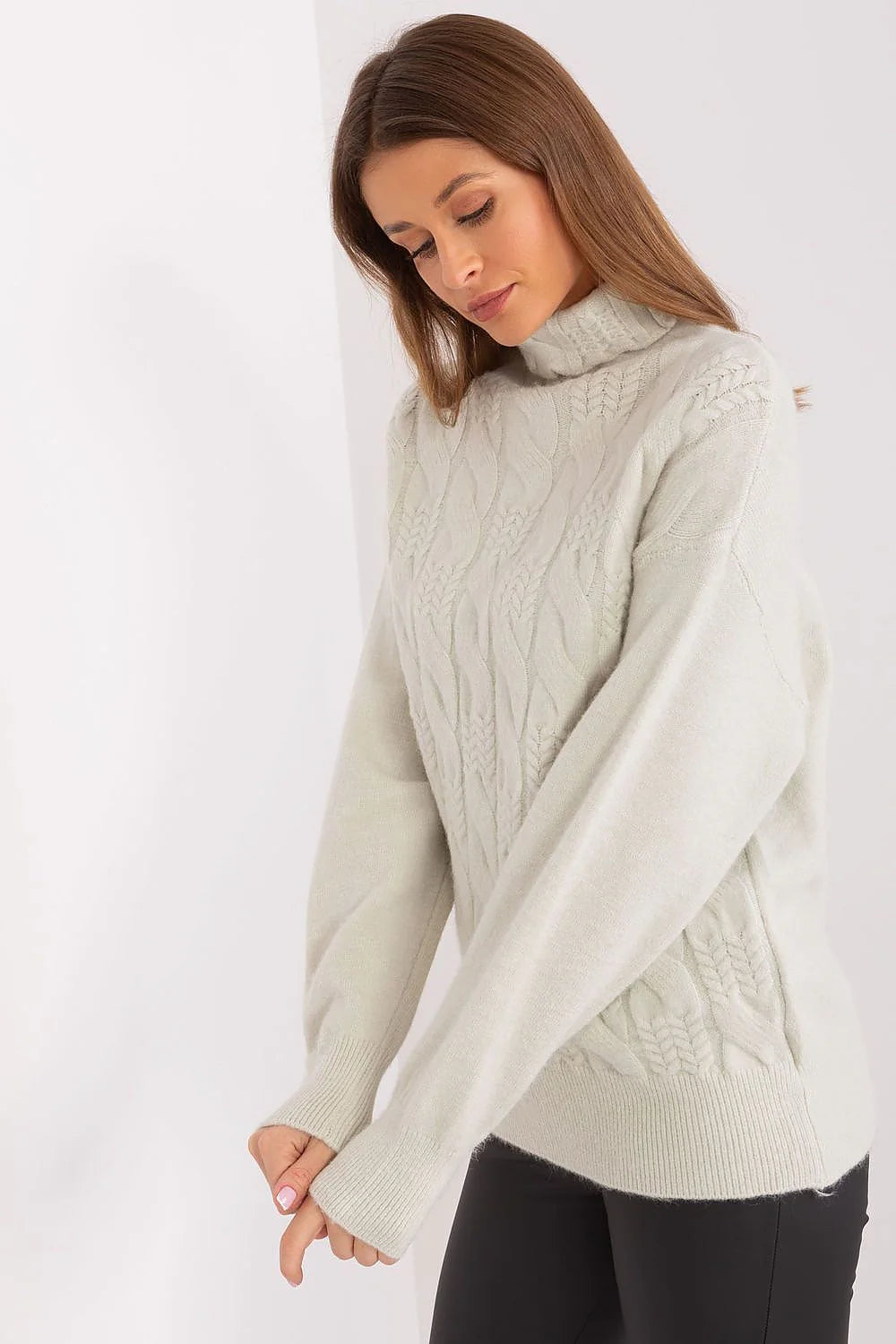 Pull tricoté à torsades pour femme en gris clair, manches longues, col montant, côtelé, coupe ample, style casual chic, matériau doux, confort, mode intemporelle