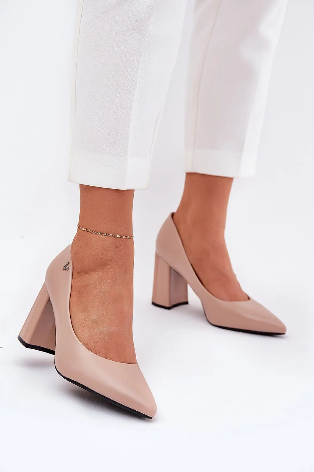 Escarpins talon large nude rosé Vinceza cuir écologique élégance confort femmes occasion spéciale.Step in style