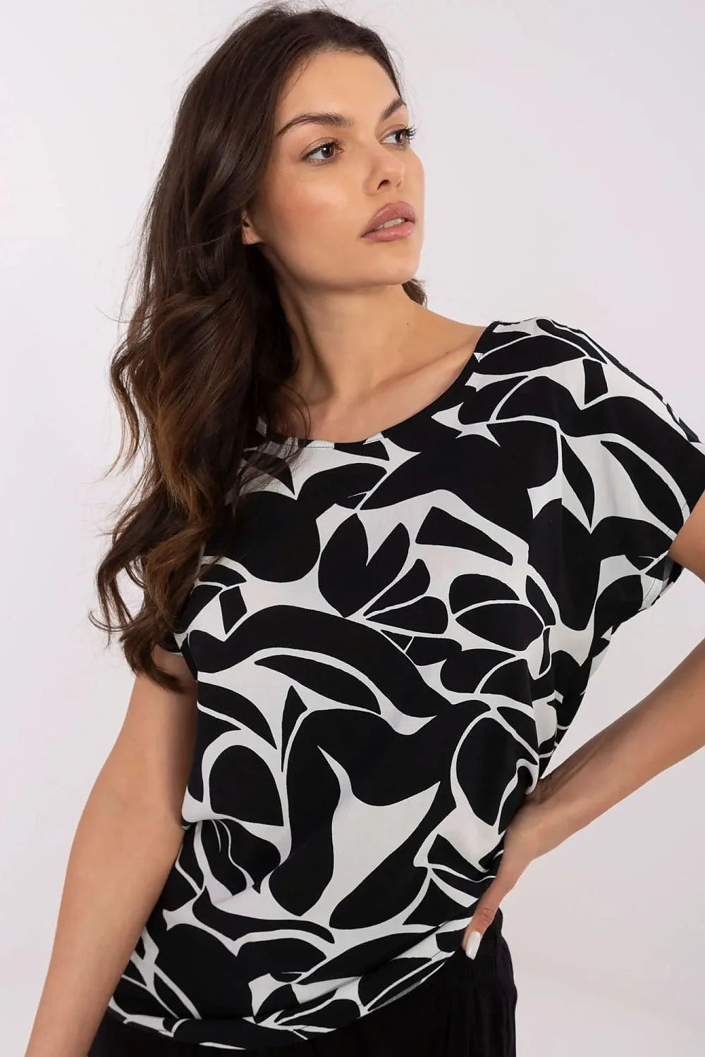 Chemisier Sublevel pour femme, style moderne graphique, motifs abstraits noir et blanc, viscose respirante, coupe ample, manches courtes, col rond, occasion quotidienne, soirée, polyvalent, mode féminine