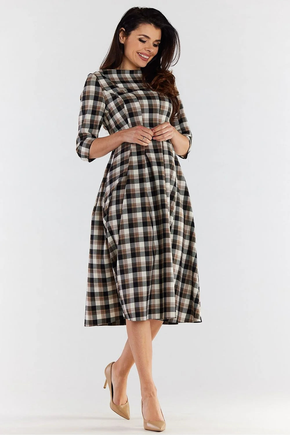 Robe de jour style rétro-chic carreaux classique tissu confortable coupe midi manches 3/4 silhouette féminine occasions multiples femme