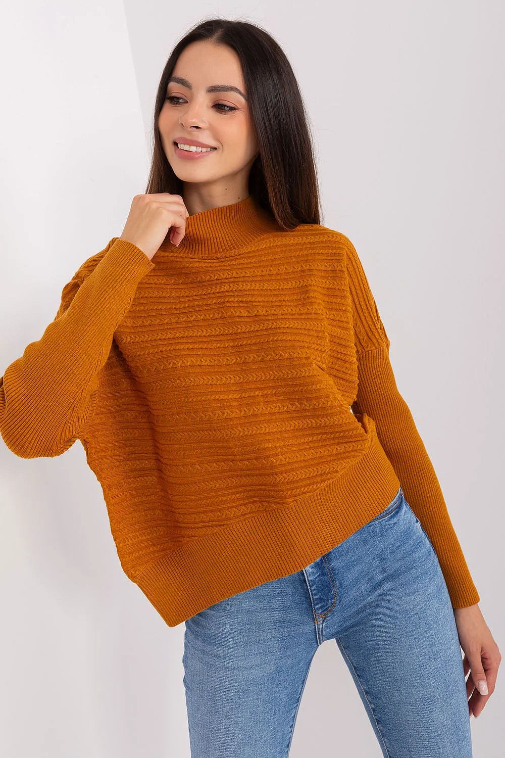 Pull-over femme style décontracté coupe ample col montant côtelé manches longues teinte ocre automne-hiver