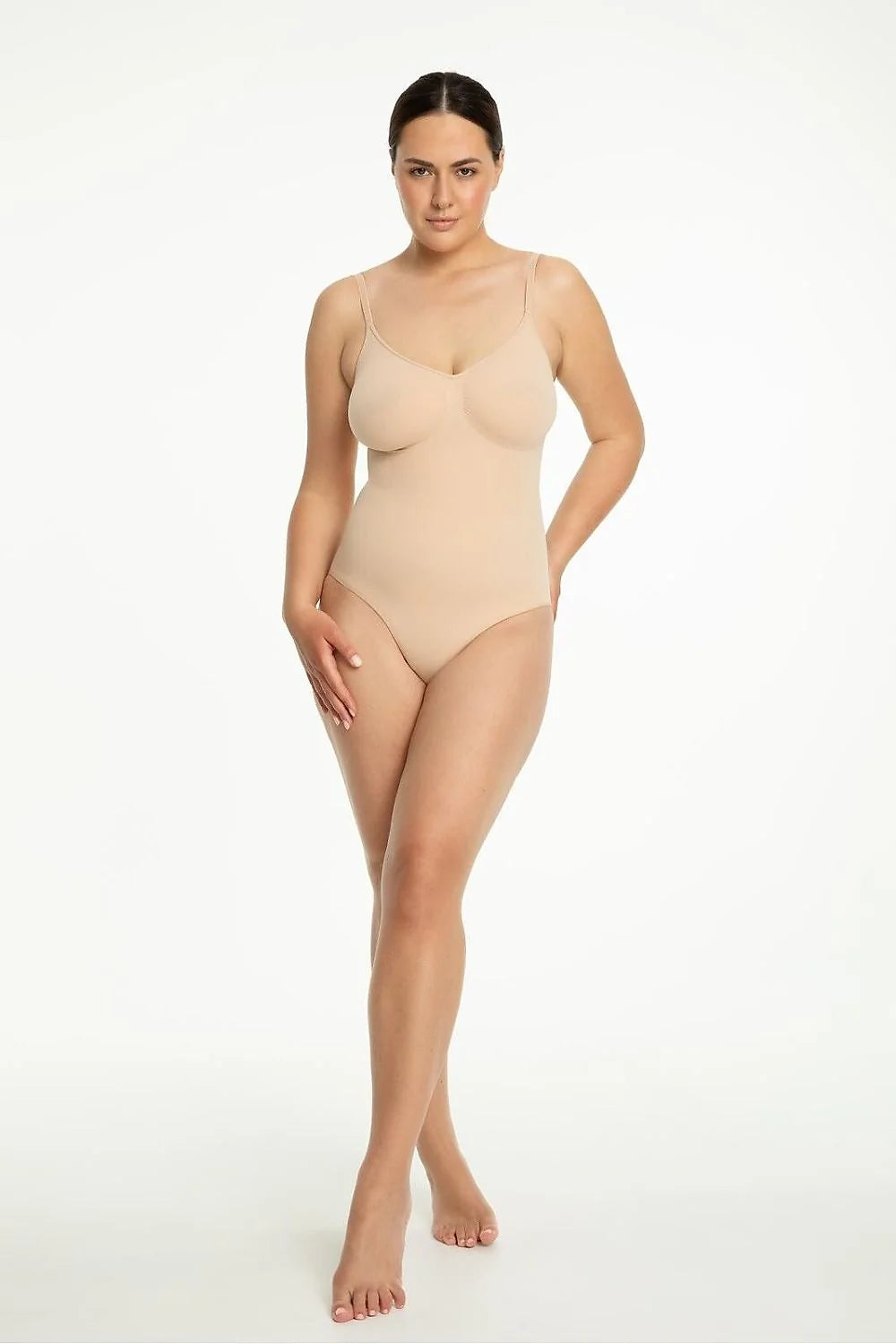 body gainant sculptant moulant nude coques intégrées bonnets moulés bretelles fines réglables maintien naturel matière extensible sans coutures lisse invisible