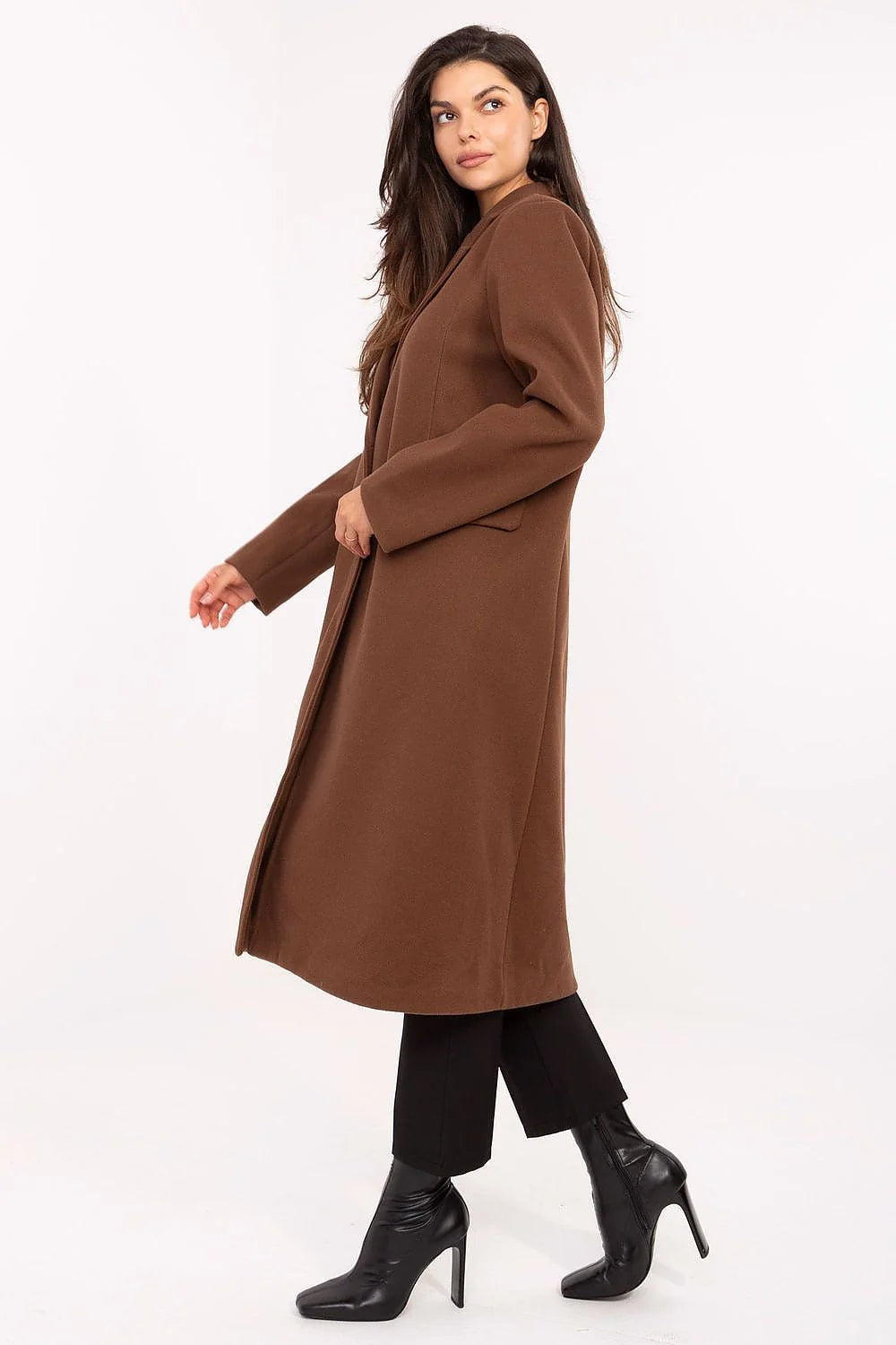 manteau long femme coupe droite midi brun chocolat tailleur col cranté épaules structurées poches rabats doublure légère polyester intemporel