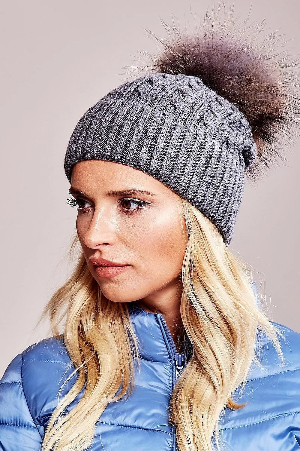 Bonnet d'hiver pour femmes style moderne avec pompon en fausse fourrure maille côtelée acrylique coton cachemire gris subtil