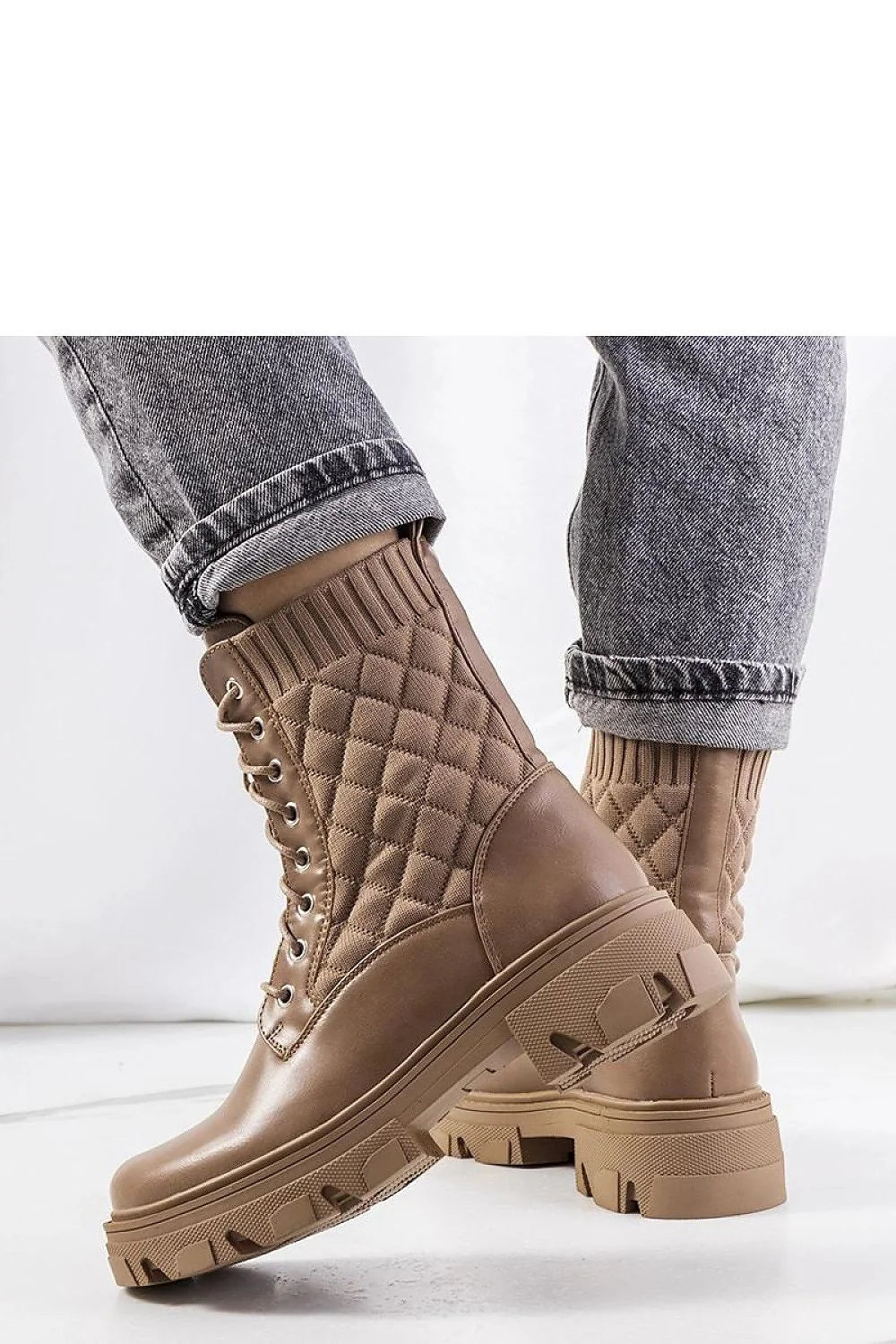 bottes femme combat montantes cuir matelassé beige taupe confortables urbaines lacets plateforme crantée épaisse bout rond col côtelé rembourrée résistante