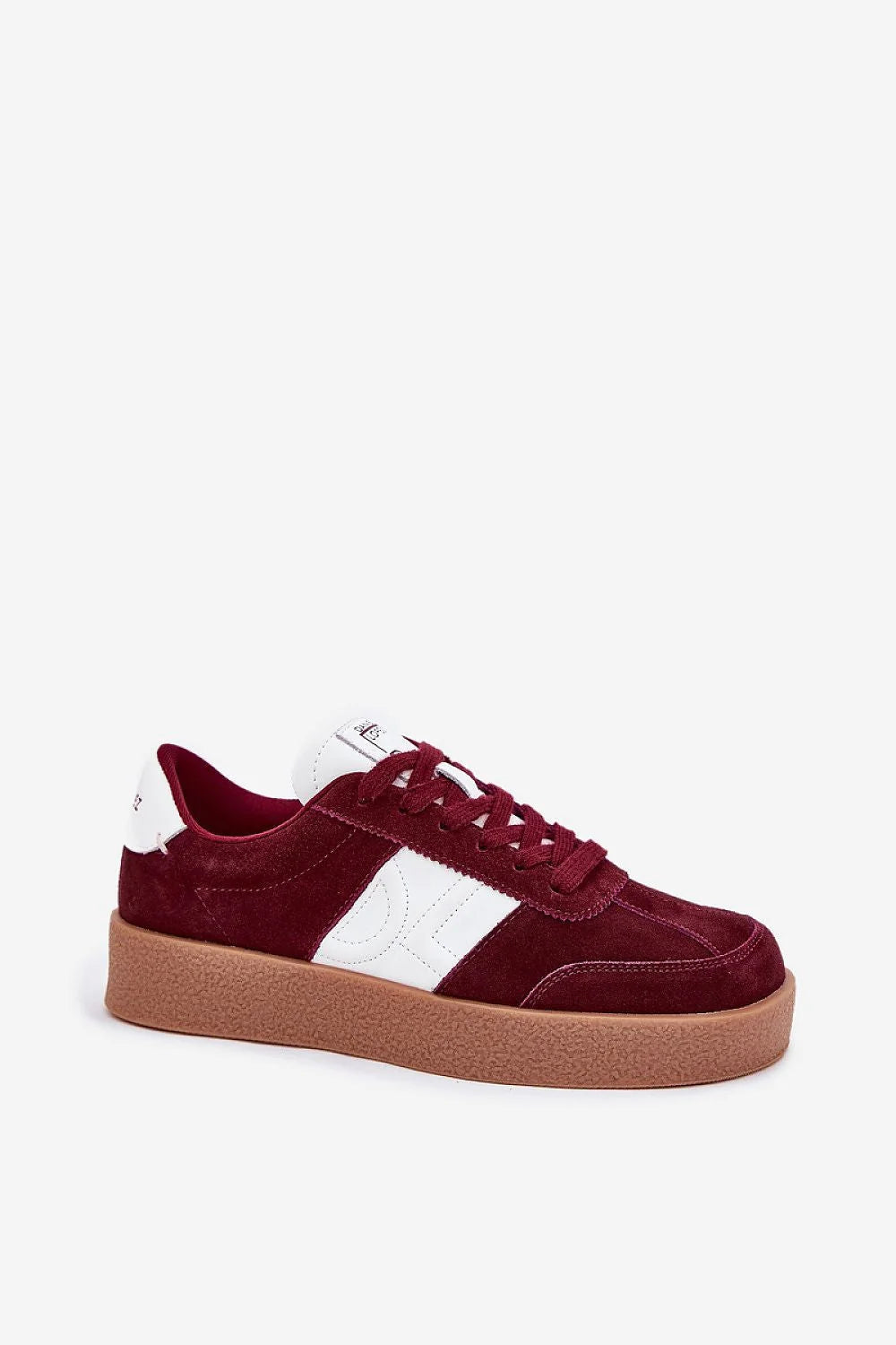 Baskets pour femmes design rétro-moderne en daim bordeaux et cuir blanc, confort et style élégant