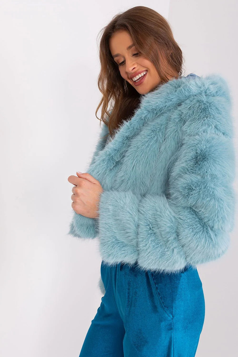 Veste en fausse fourrure bleu pastel ample col large pour femme, occasion spéciale, look sophistiqué, automne/hiver