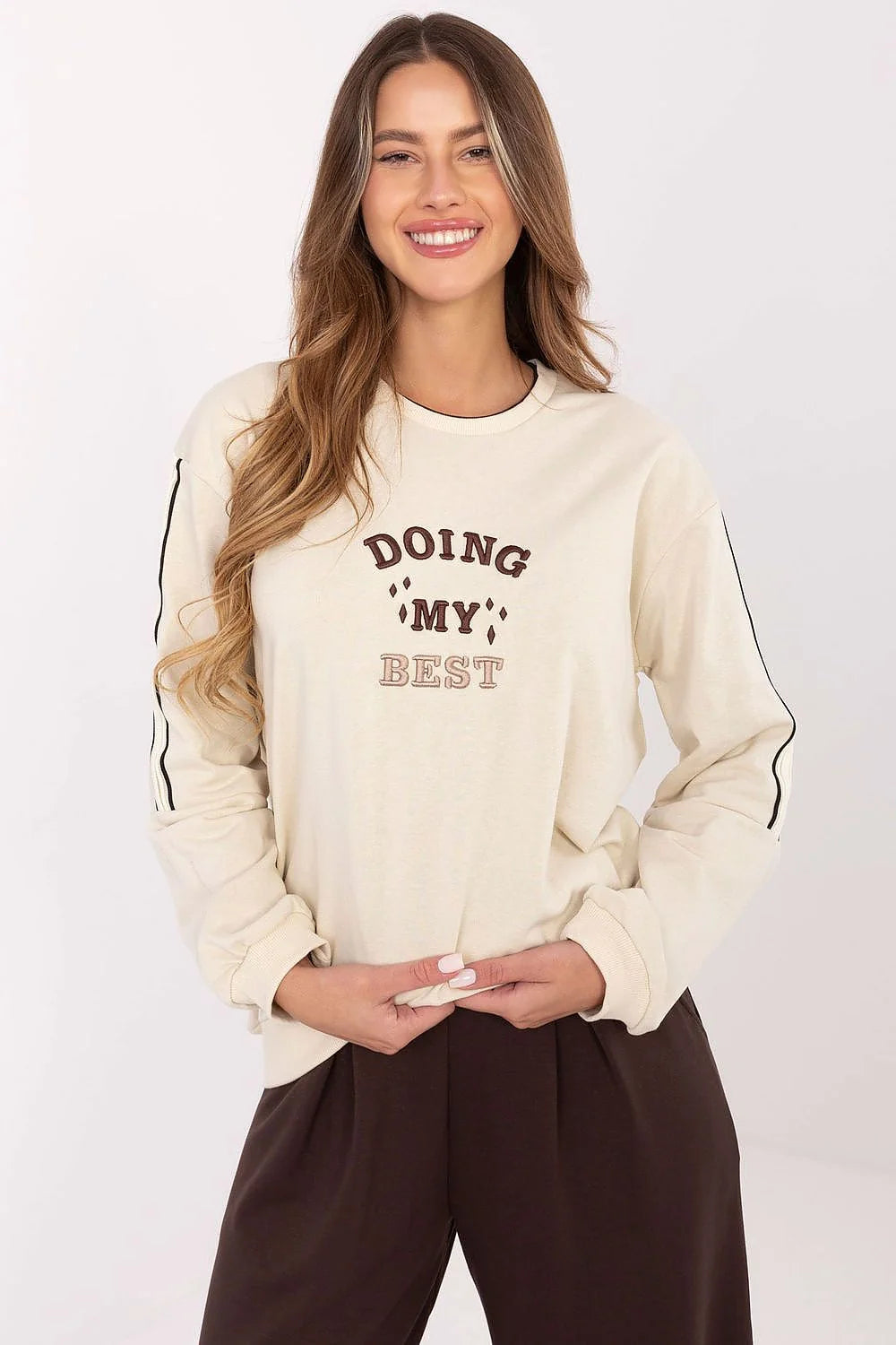 sweatshirt femme oversize molleton écru broderie inscription DOING MY BEST manches longues bandes contrastantes noires col rond côtelés poignets base