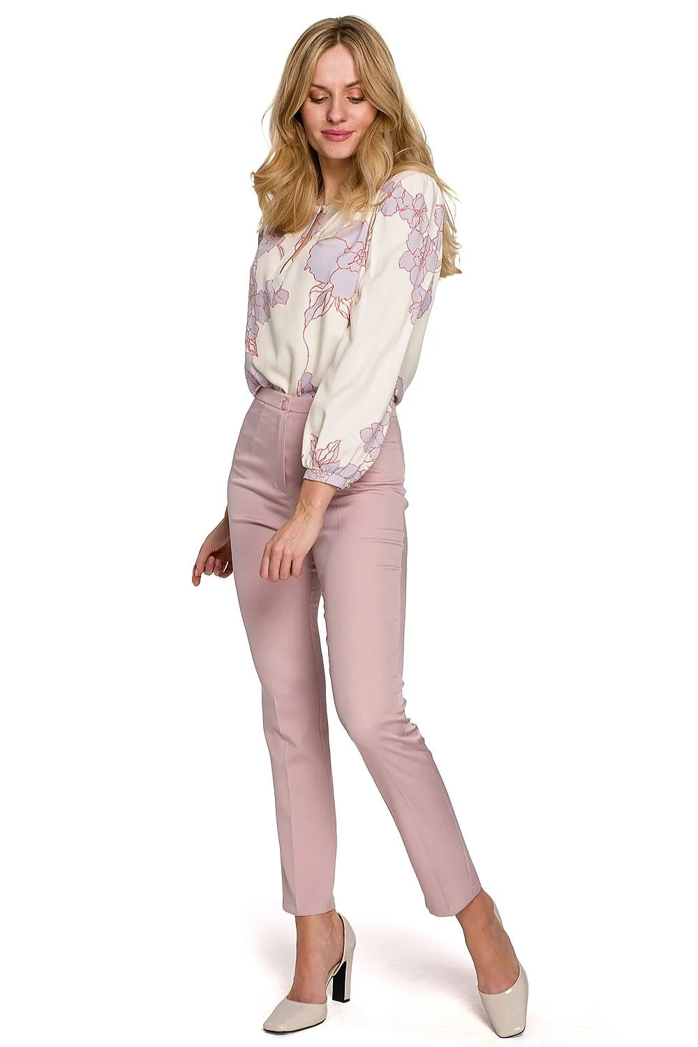 Pantalon femme Makover coupe ajustée haute taille élégance décontracté robe blouse motifs floraux teinte pastel viscose soie manches longues col rond look sophistiqué style professionnel sortie accessoires chaussures à talons crème